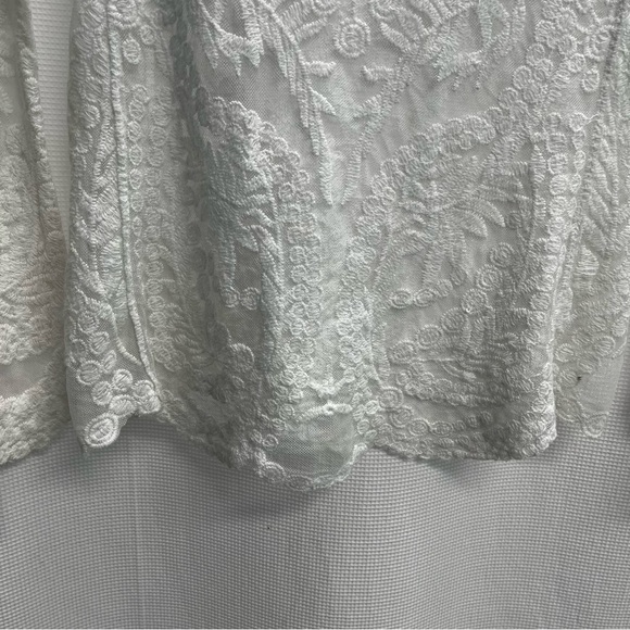 We Are Not Alone Women’s Ivory Lace Bell Sleeve Top size Medium - Picture 9 of 9